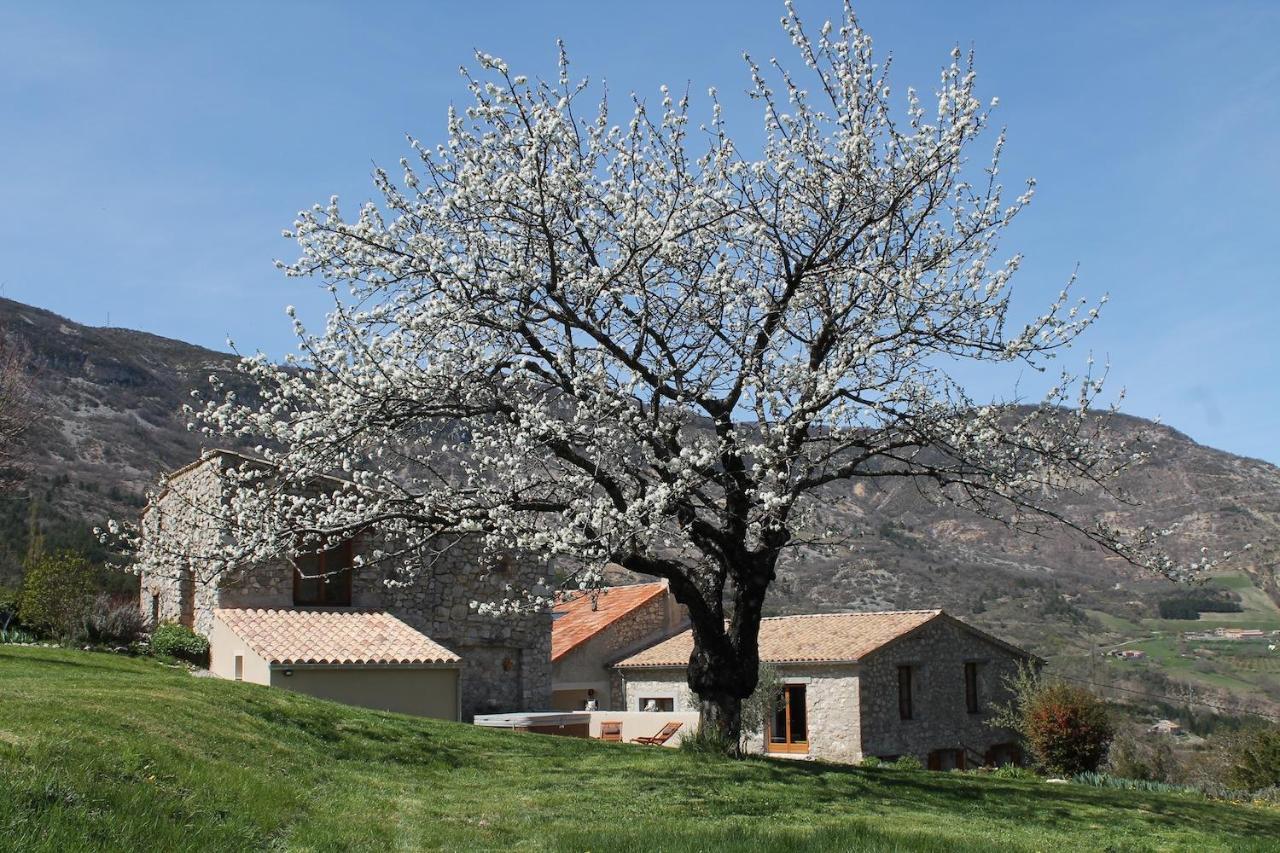 Entre Terre Et Ciel Bed & Breakfast Remuzat Luaran gambar